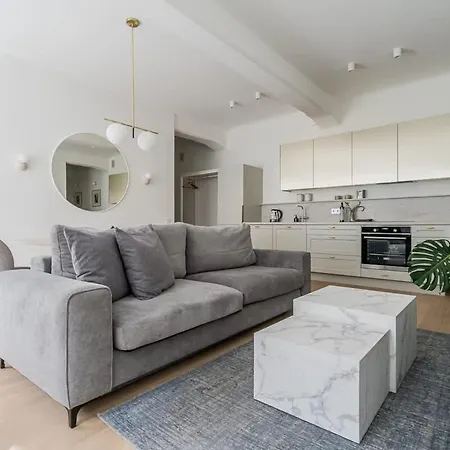 Domillion 3bdr 2 Baths Bright&spacious P99