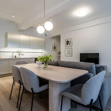 Domillion 3bdr 2 Baths Bright And Spacious P99