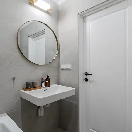 Domillion 3bdr 2 Baths Bright&spacious P99