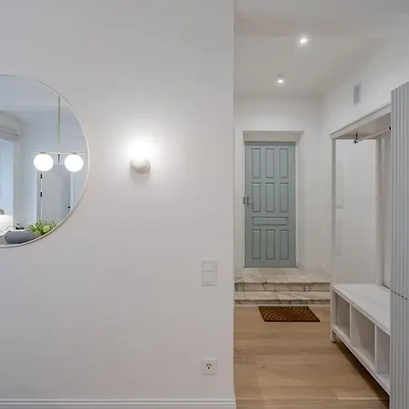 Domillion 3bdr 2 Baths Bright&spacious P99